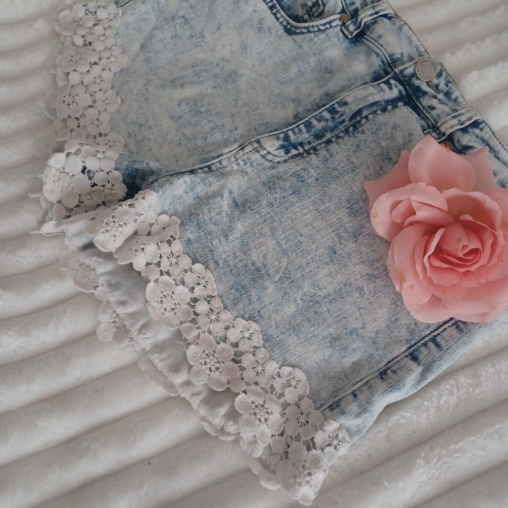 Refuge Denim Shorts with Lace Trim Size 10.
